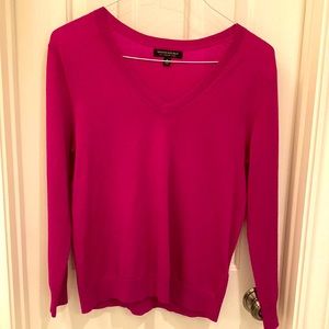 Magenta v neck- merino wool